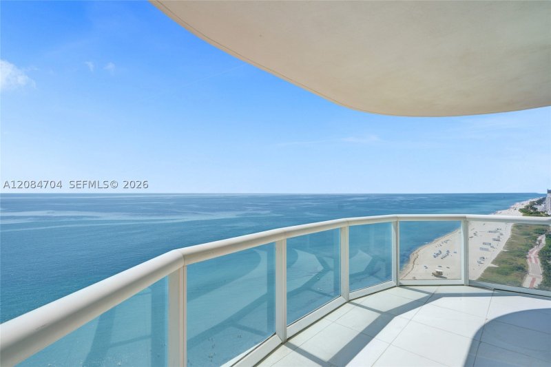 Apartment for rent at Akoya 2403