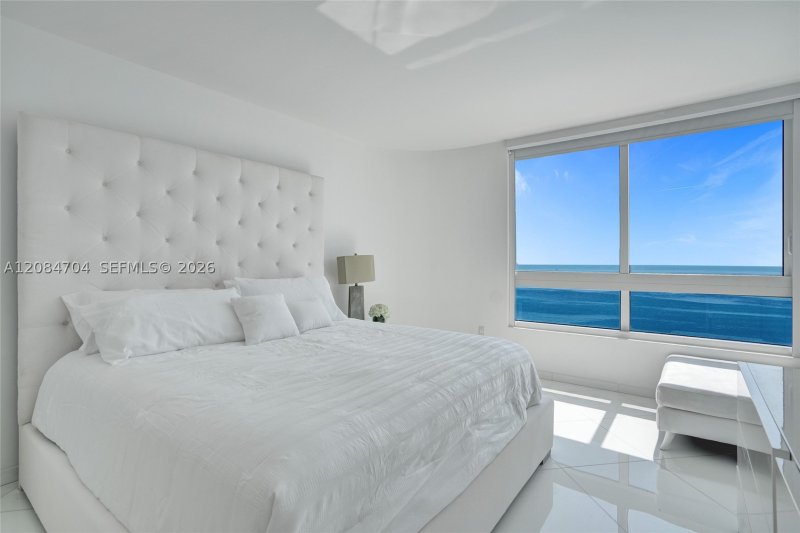 Apartment for rent at Akoya 2403