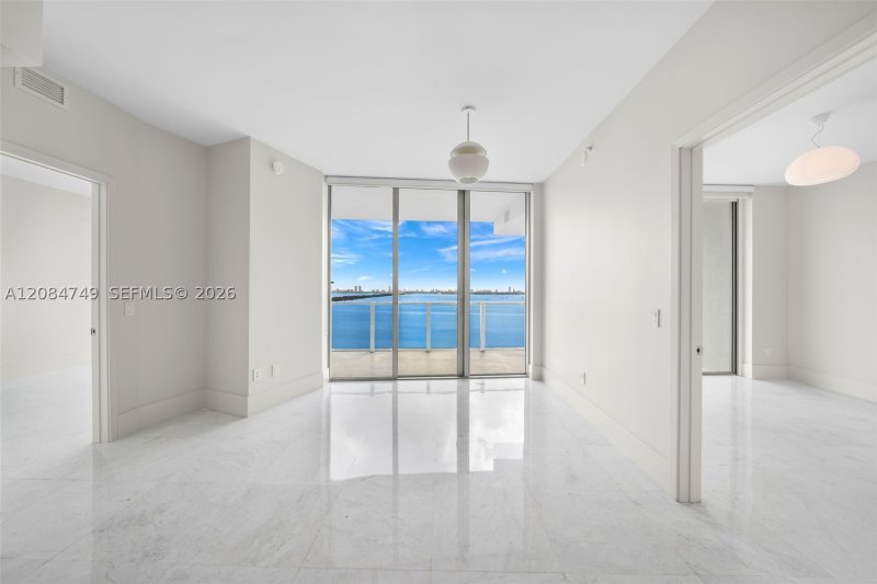 Comprar apartamento en Biscayne Beach 1603