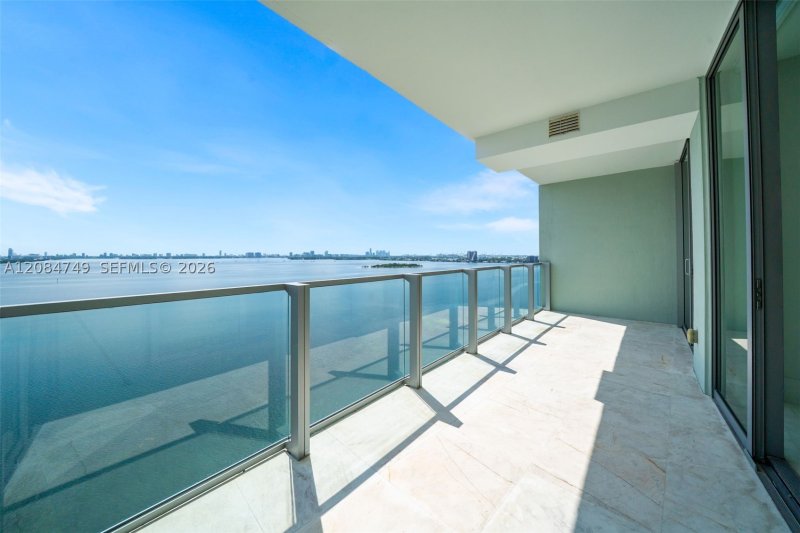 Comprar apartamento en Biscayne Beach 1603