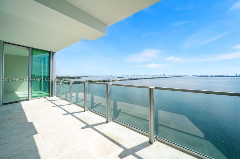 Comprar apartamento en Biscayne Beach 1603