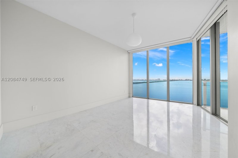 Comprar apartamento en Biscayne Beach 1603