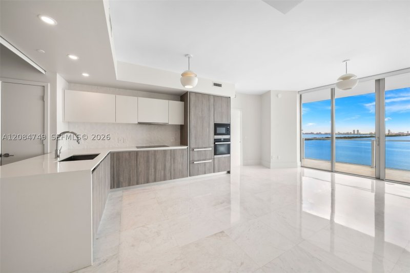 Comprar apartamento en Biscayne Beach 1603