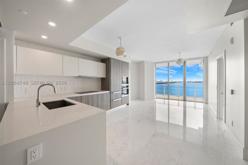 Comprar apartamento en Biscayne Beach 1603