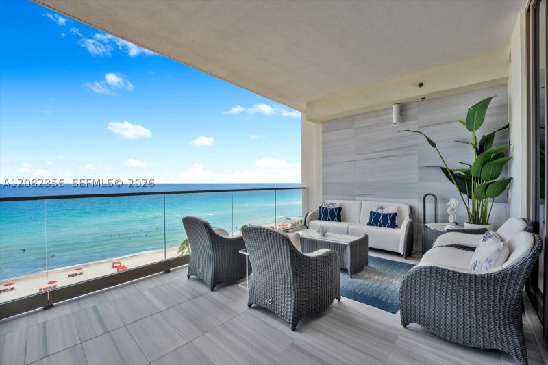 Alquiler de apartamento en The Estates at Acqualina 802