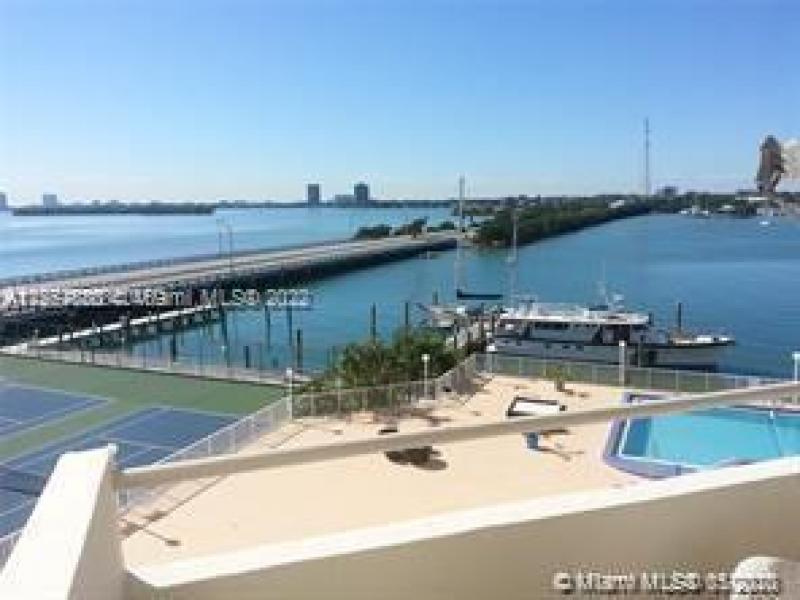 Comprar apartamento en Bayshore Yacht Tennis Club 703