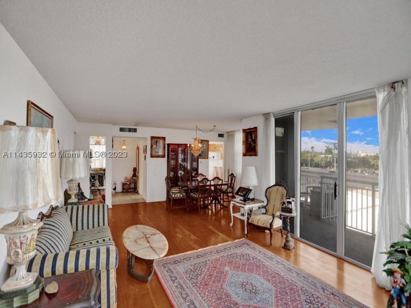 Comprar apartamento en Del Prado South Tower 304