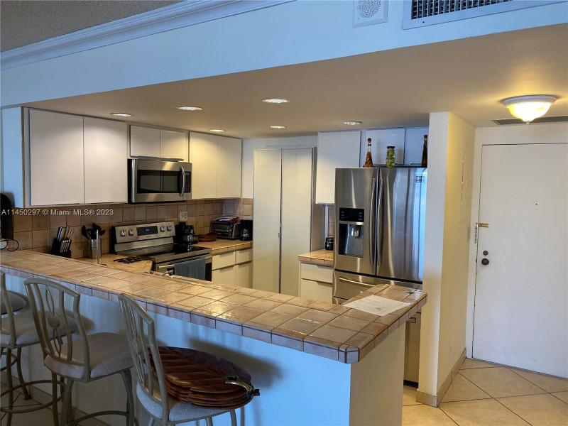 Condo for sale at Sea Air Towers 1521
