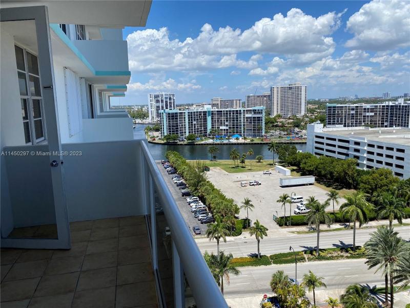 Condo for sale at Sea Air Towers 1521