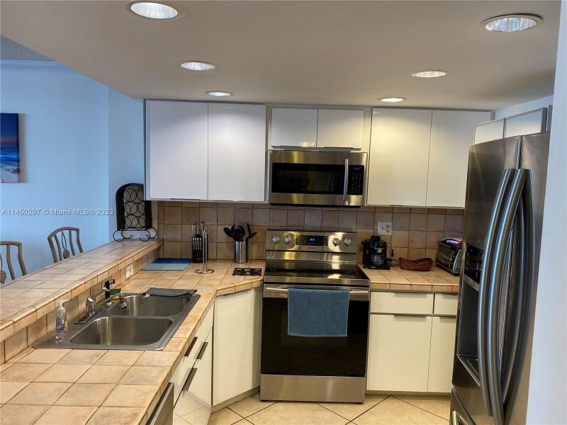 Condo for sale at Sea Air Towers 1521