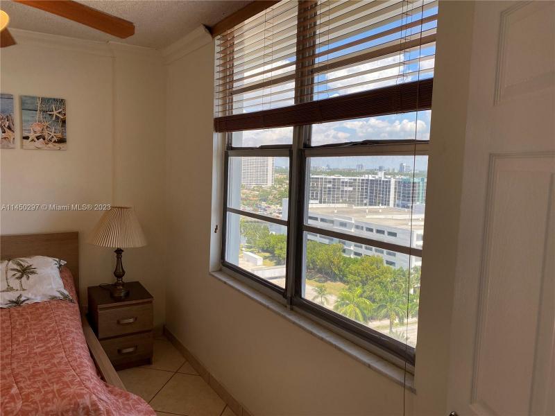 Condo for sale at Sea Air Towers 1521