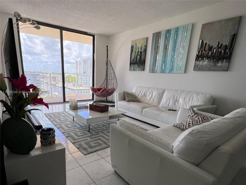 Condo for sale at Winston Towers 702