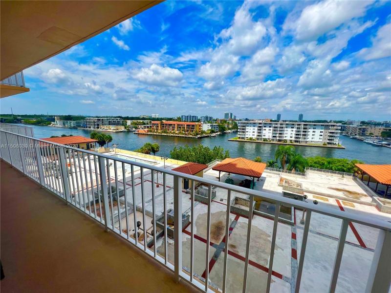 Condo for sale at Winston Towers 702