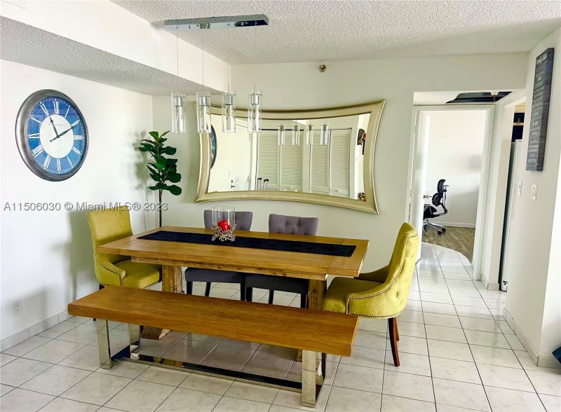 Condo for sale at Winston Towers 702