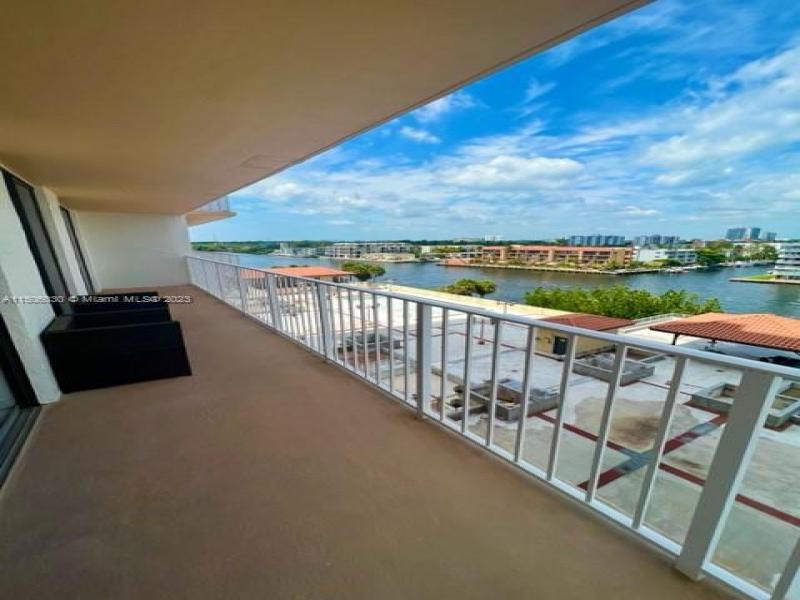 Condo for sale at Winston Towers 702