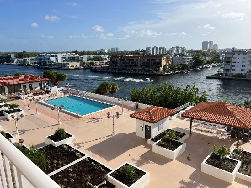 Condo for sale at Winston Towers 702
