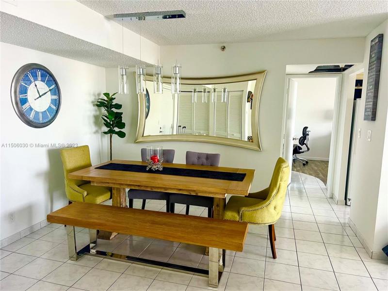 Condo for sale at Winston Towers 702