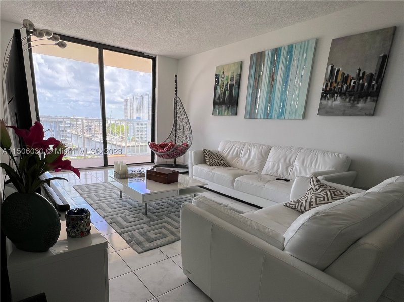 Condo for sale at Winston Towers 702