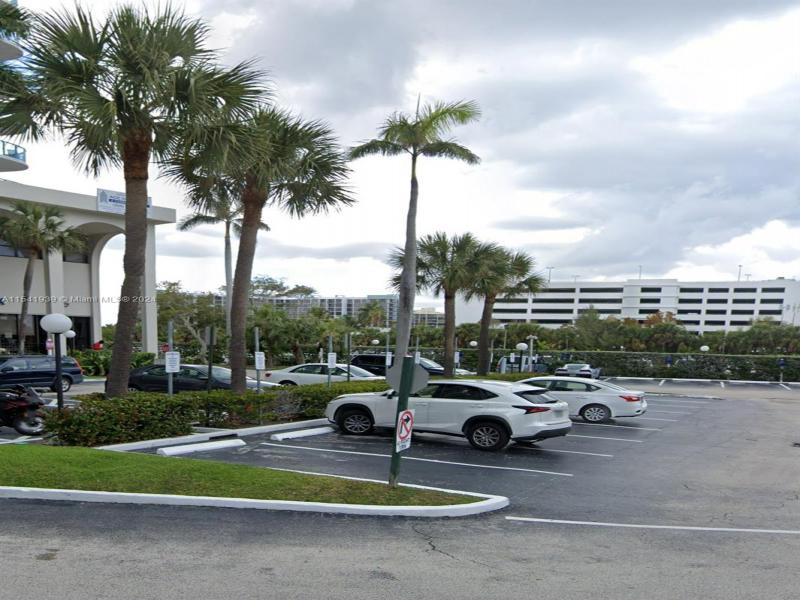 Condo for sale at Hallmark of Hollywood G7