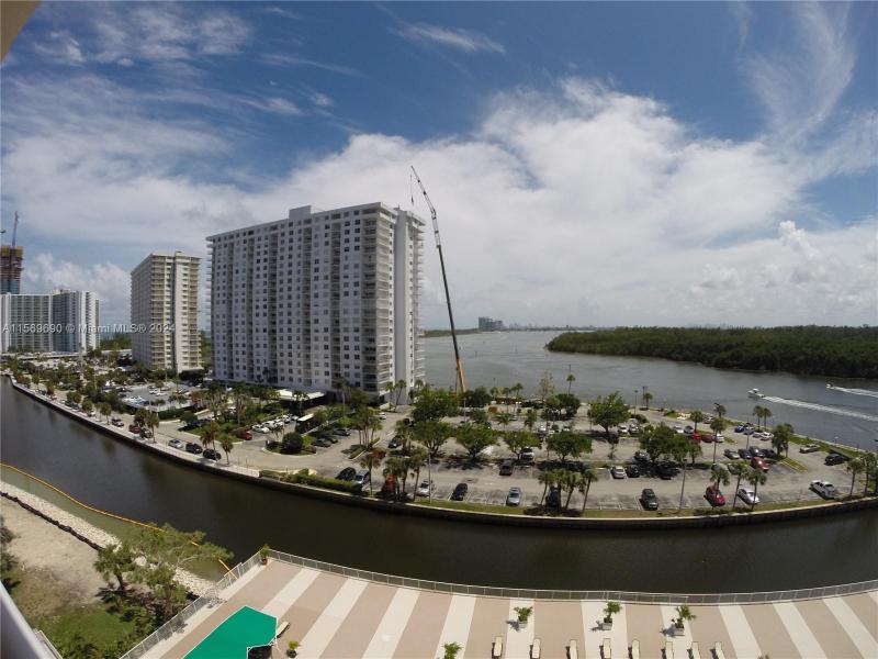 Comprar apartamento en Coastal Towers 905