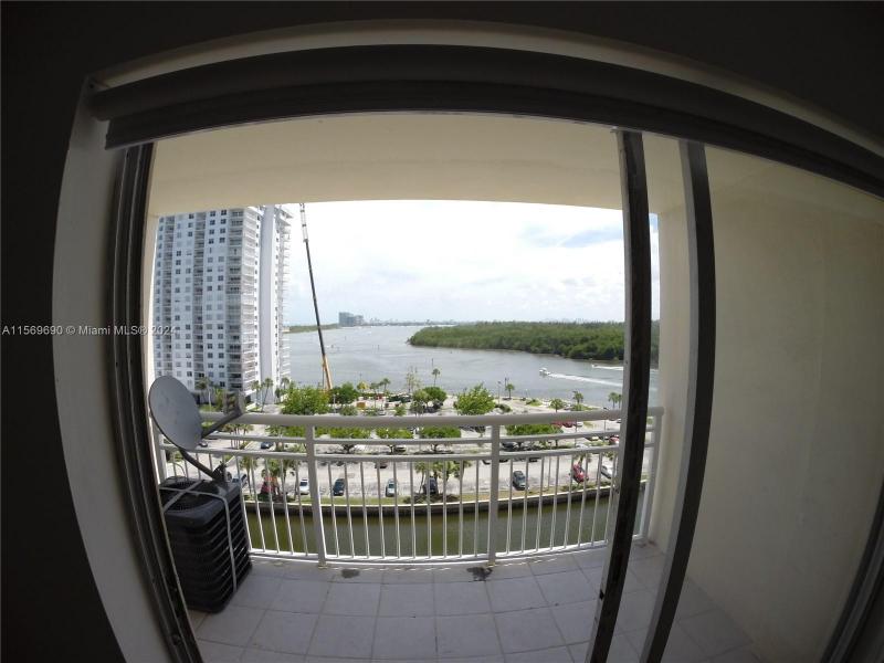 Comprar apartamento en Coastal Towers 905