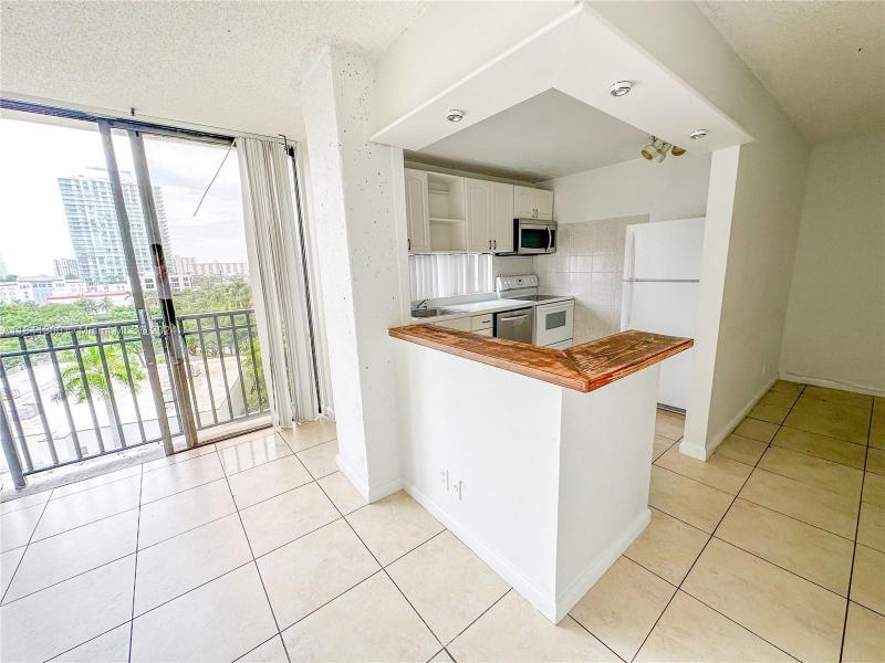 Condo for sale at Plaza of the Americas 915