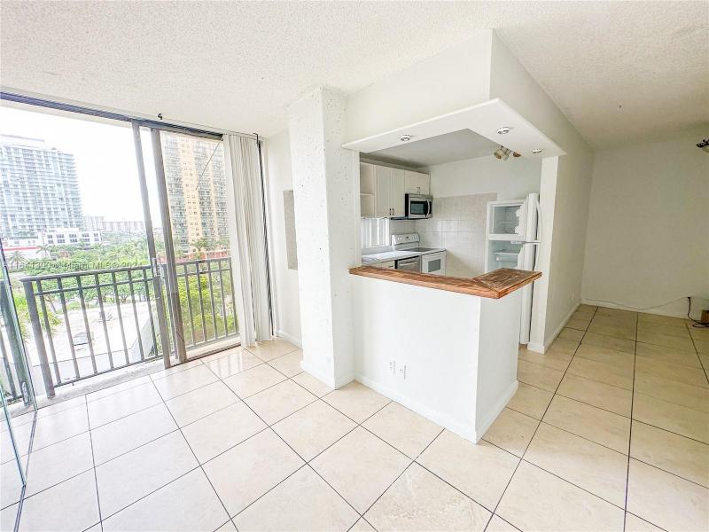 Condo for sale at Plaza of the Americas 915