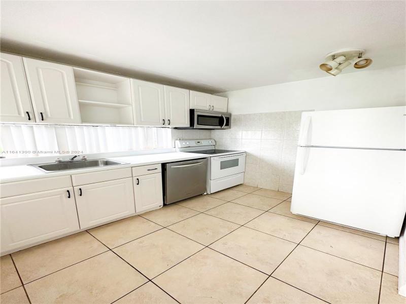Condo for sale at Plaza of the Americas 915