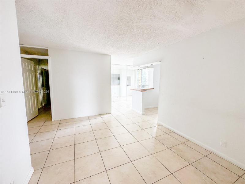 Condo for sale at Plaza of the Americas 915