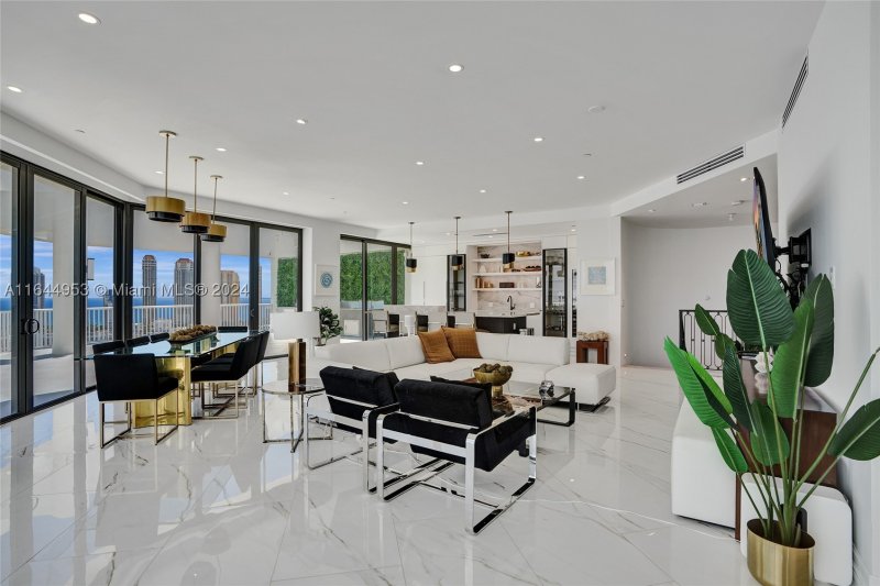 Condo for sale at 3000 Williams Island PH-4