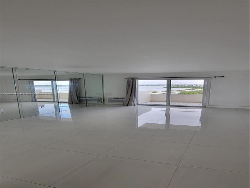 Comprar apartamento en Bayshore Yacht Tennis Club 514