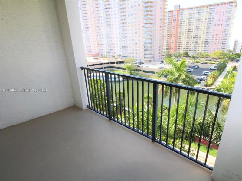 Comprar apartamento en Porto Bellagio 2612