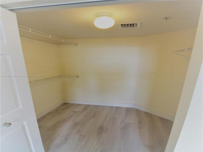 Comprar apartamento en Porto Bellagio 2612