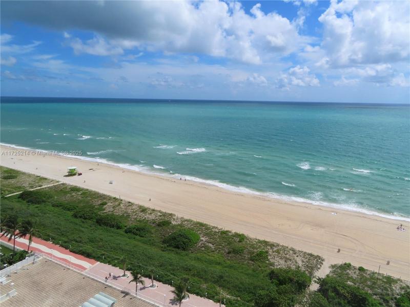 Comprar apartamento en Arlen Beach 1011