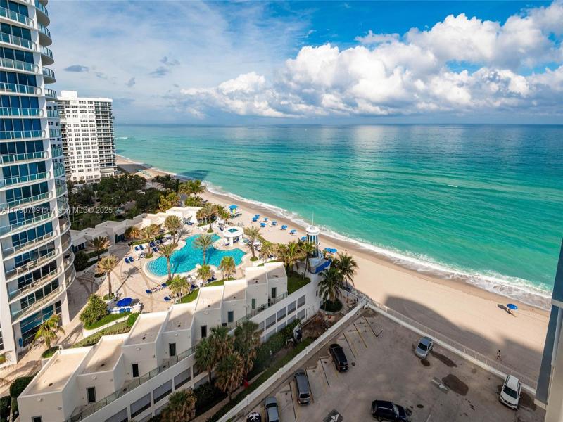 Condo for sale at Alexander Towers 1411
