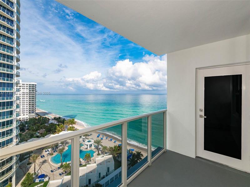 Condo for sale at Alexander Towers 1411