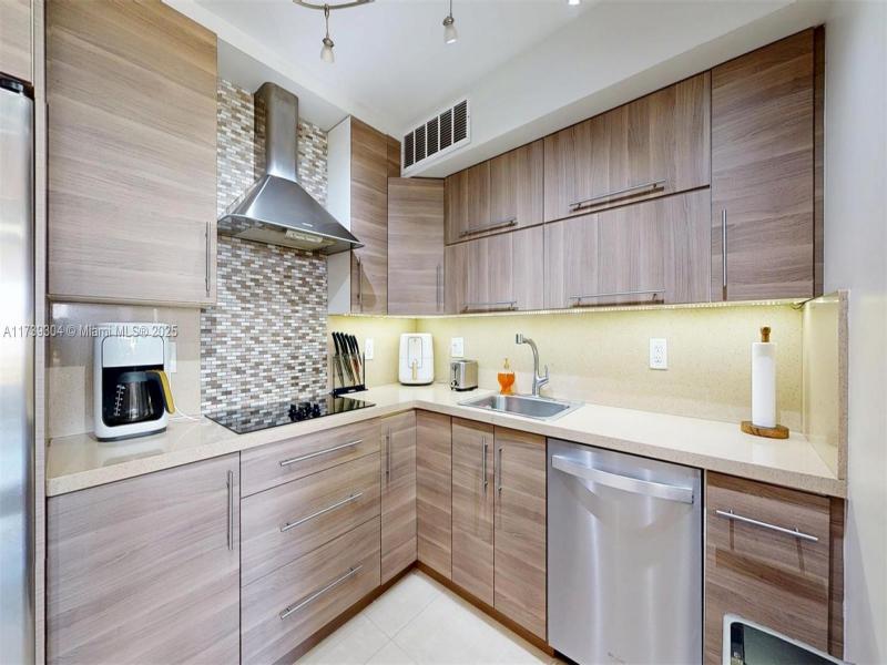 Condo for sale at Olympus Towers 803
