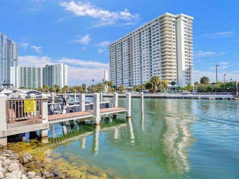 Comprar apartamento en Coastal Towers 810