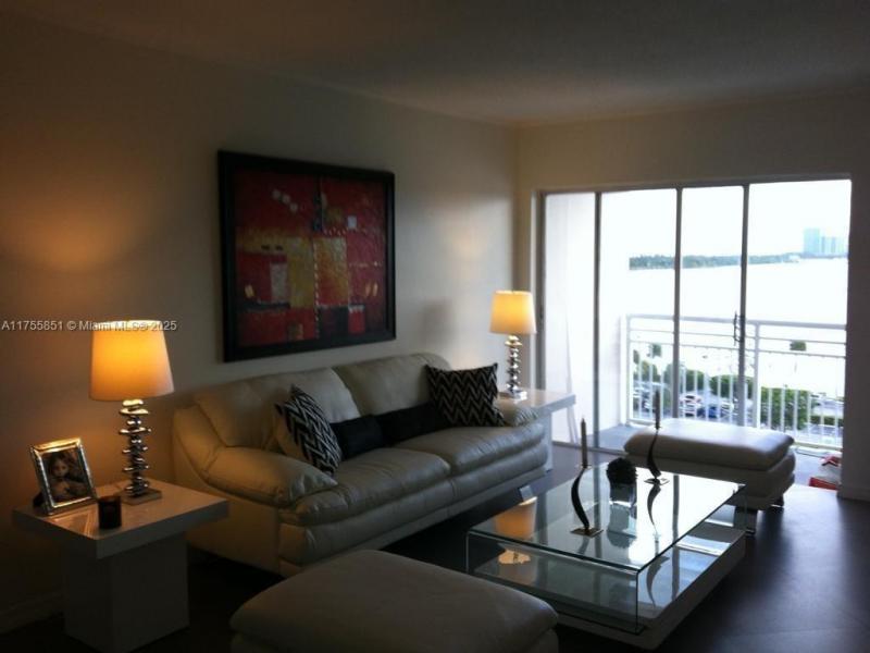 Comprar apartamento en Coastal Towers 810