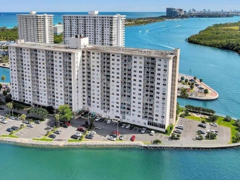 Comprar apartamento en Coastal Towers 810