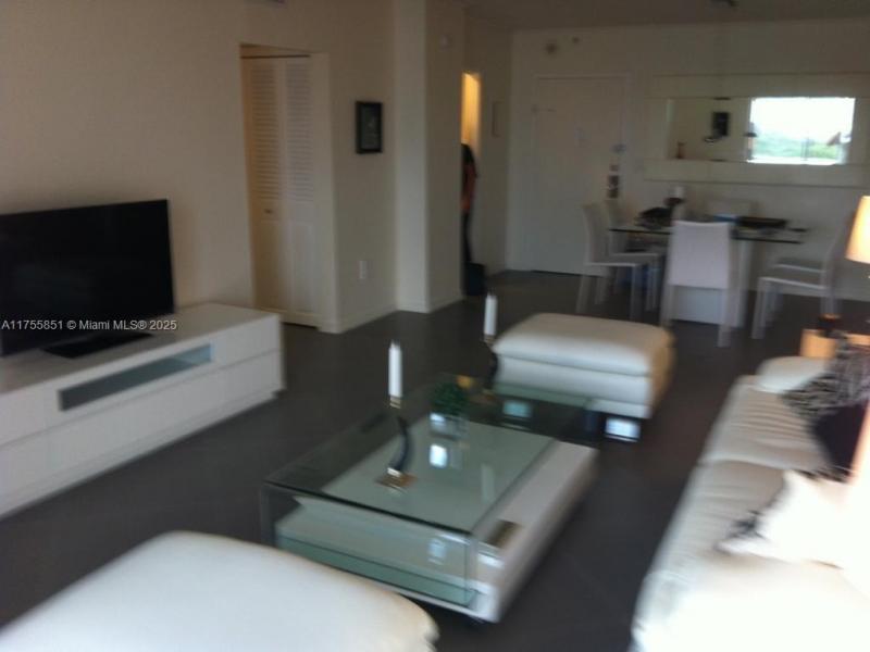 Comprar apartamento en Coastal Towers 810