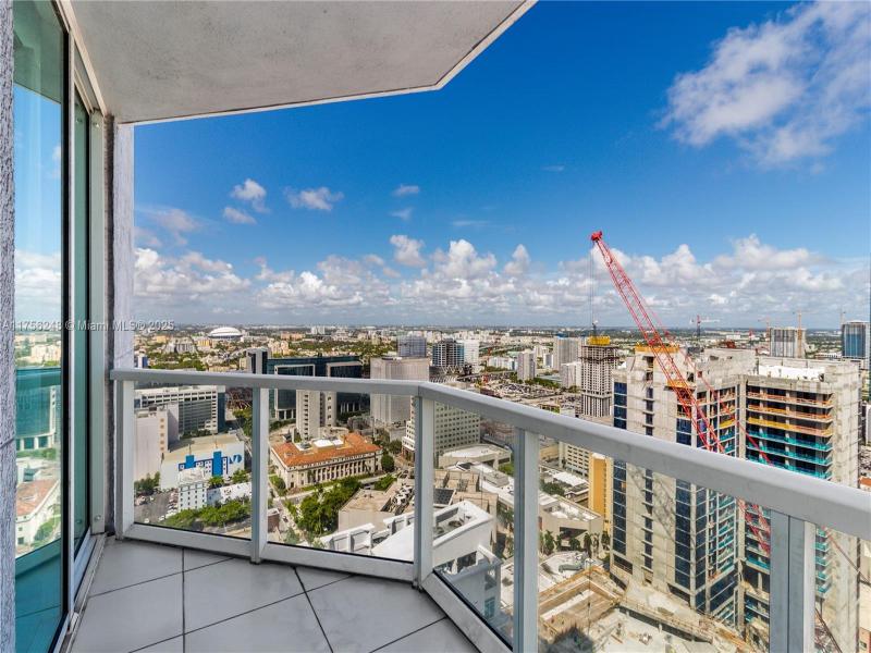 Condo for sale at Vizcayne South Tower 3702