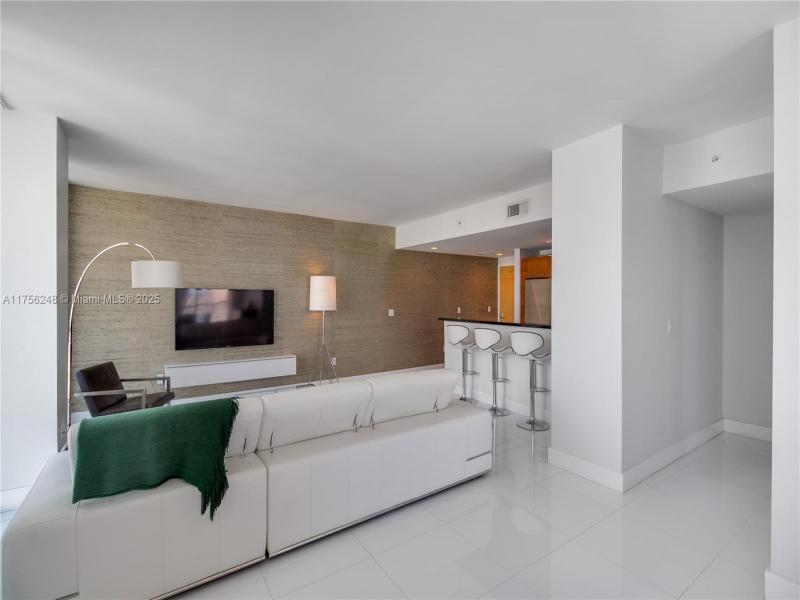 Condo for sale at Vizcayne South Tower 3702