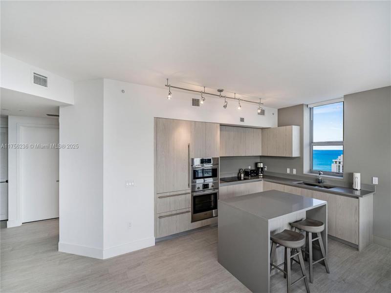 Condo for sale at Hyde Beach House R1609