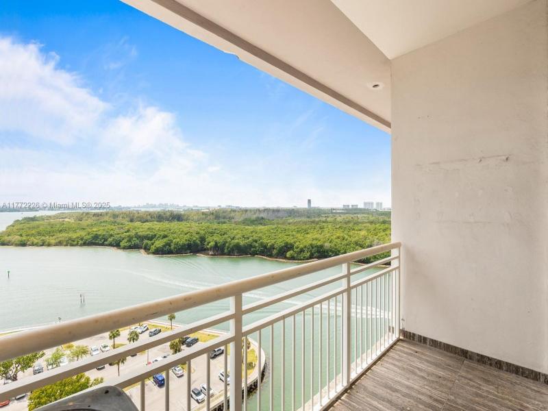 Comprar apartamento en Coastal Towers 1607