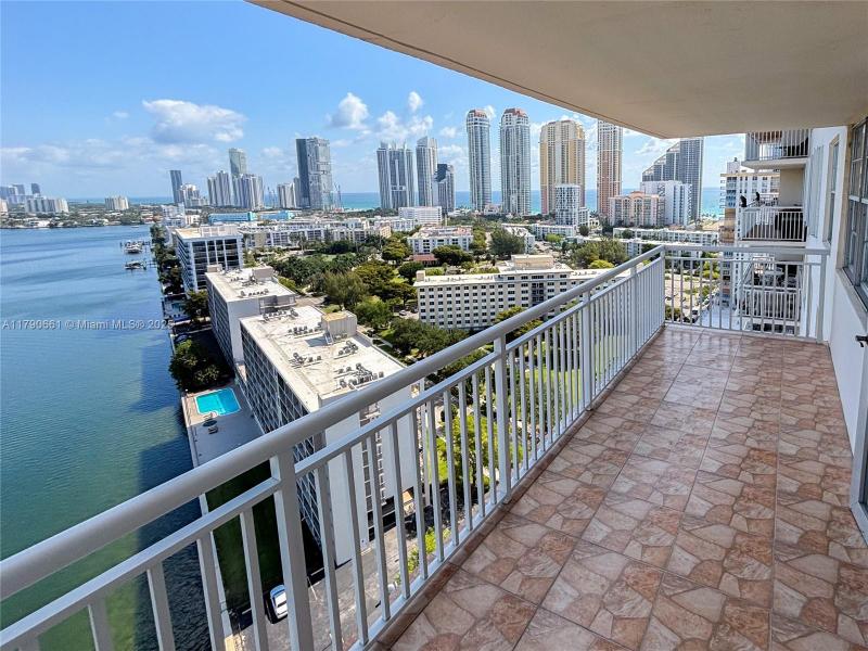 Condo for sale at Winston Towers 2219