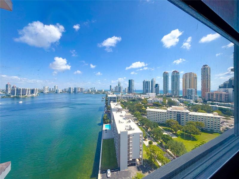 Condo for sale at Winston Towers 2219