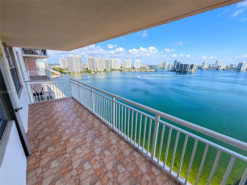 Condo for sale at Winston Towers 2219