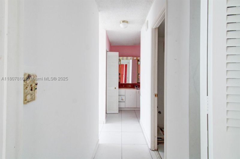Condo for sale at Burleigh House 934