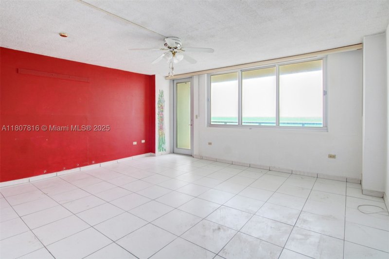 Condo for sale at Burleigh House 934